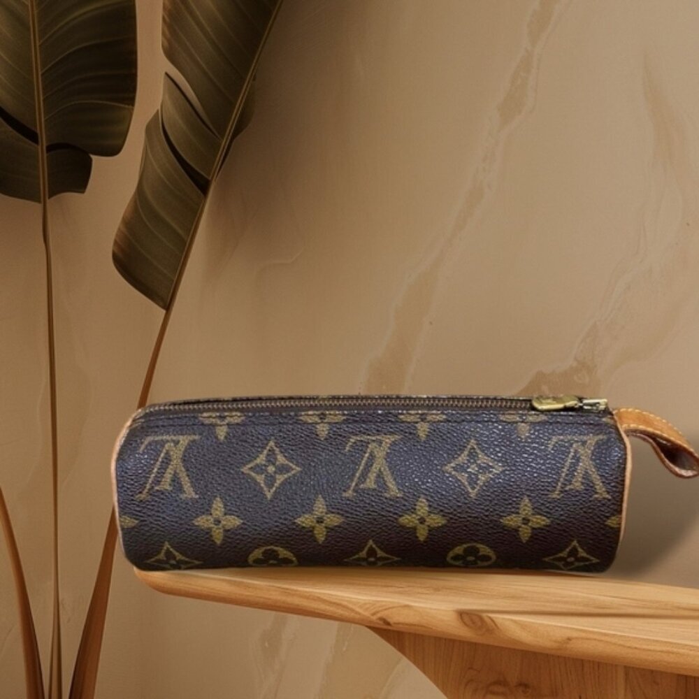 LOUIS VUITTON Monogram Papillon Accessory Pouch - Picture 2 of 7